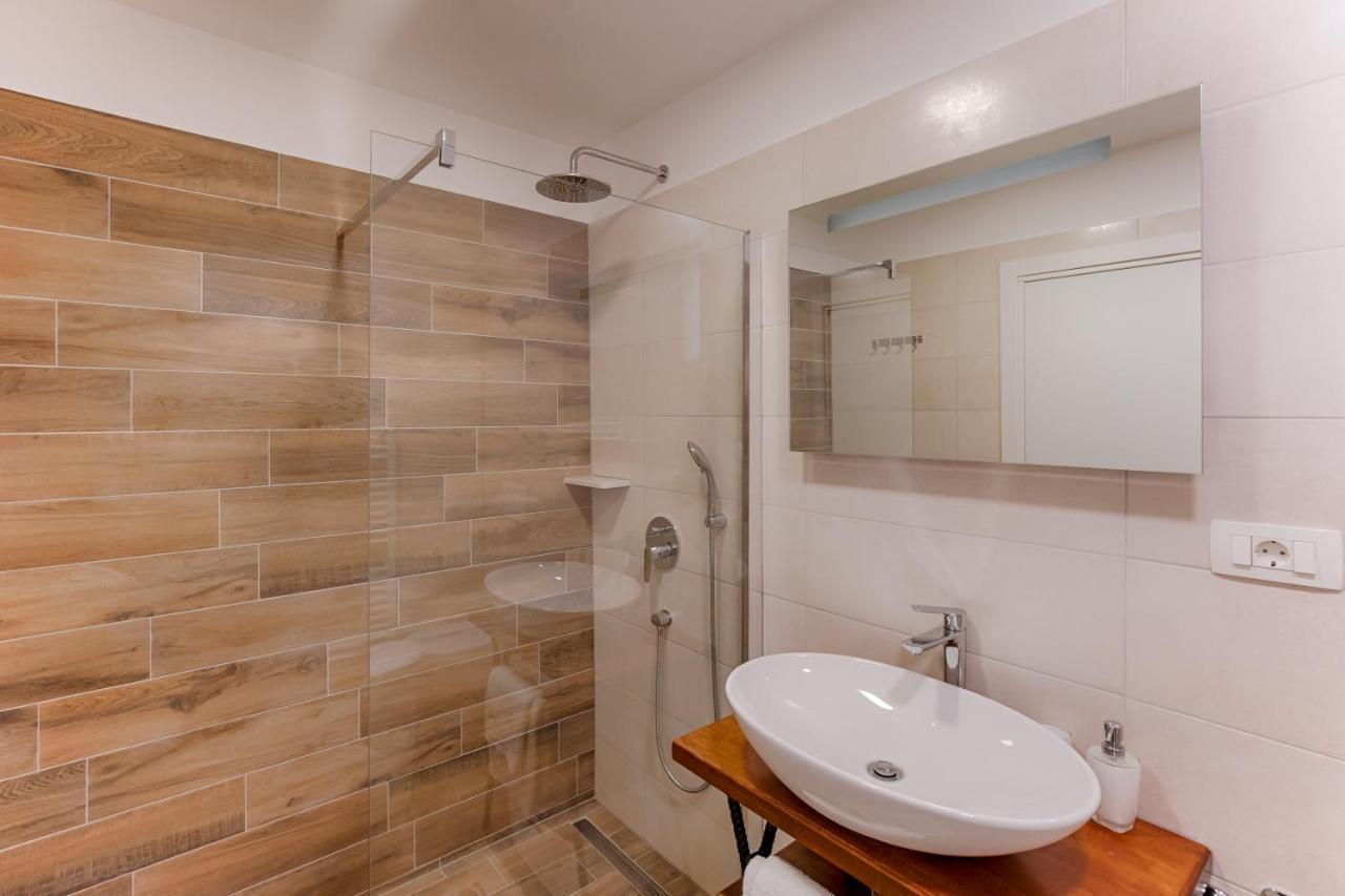 Two Bedroom Apartment Paris Rijeka Eksteriør bilde