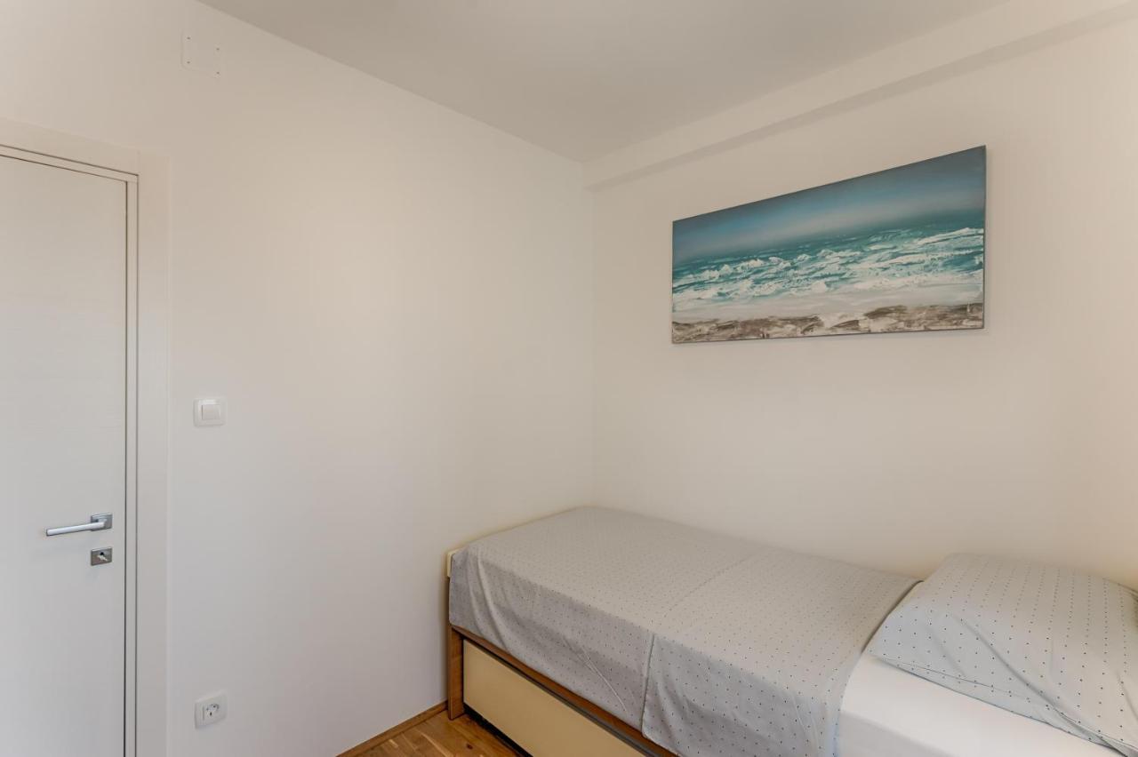 Two Bedroom Apartment Paris Rijeka Eksteriør bilde